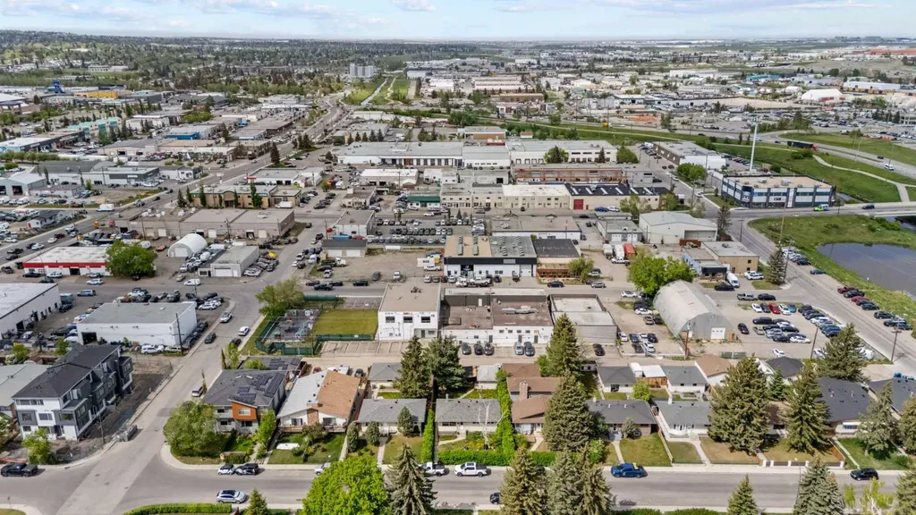 616 34 Avenue NE Calgary AB T2E 2K2