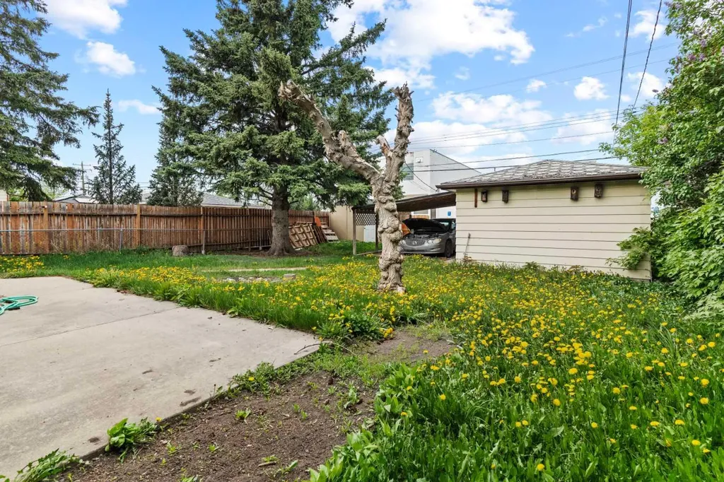 616 34 Avenue NE Calgary AB T2E 2K2