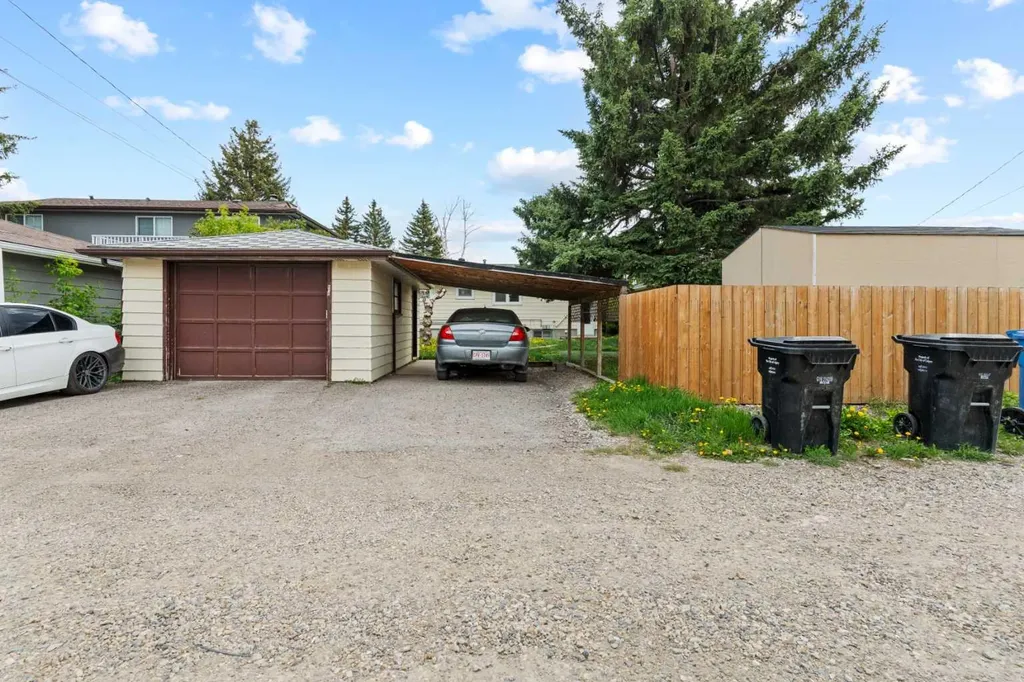 616 34 Avenue NE Calgary AB T2E 2K2