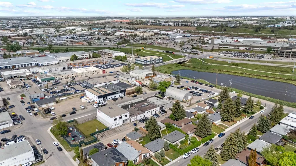 616 34 Avenue NE Calgary AB T2E 2K2