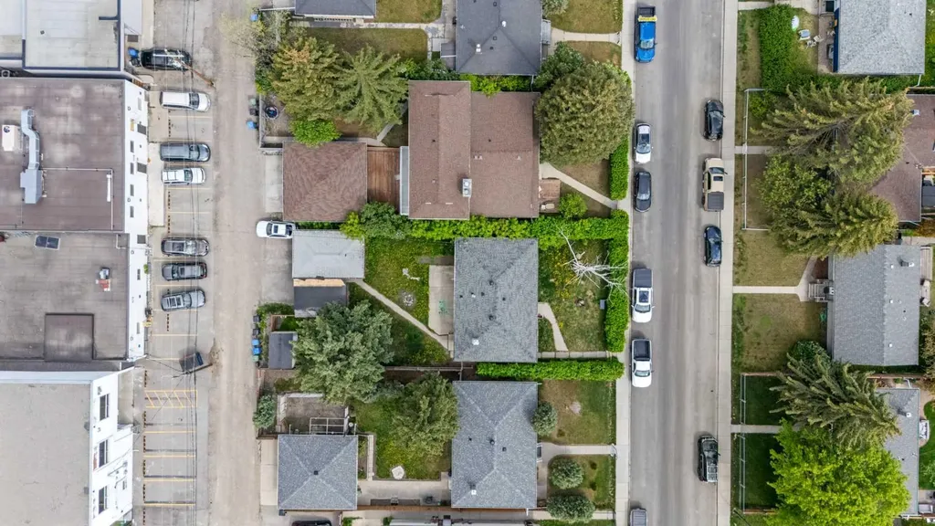 616 34 Avenue NE Calgary AB T2E 2K2