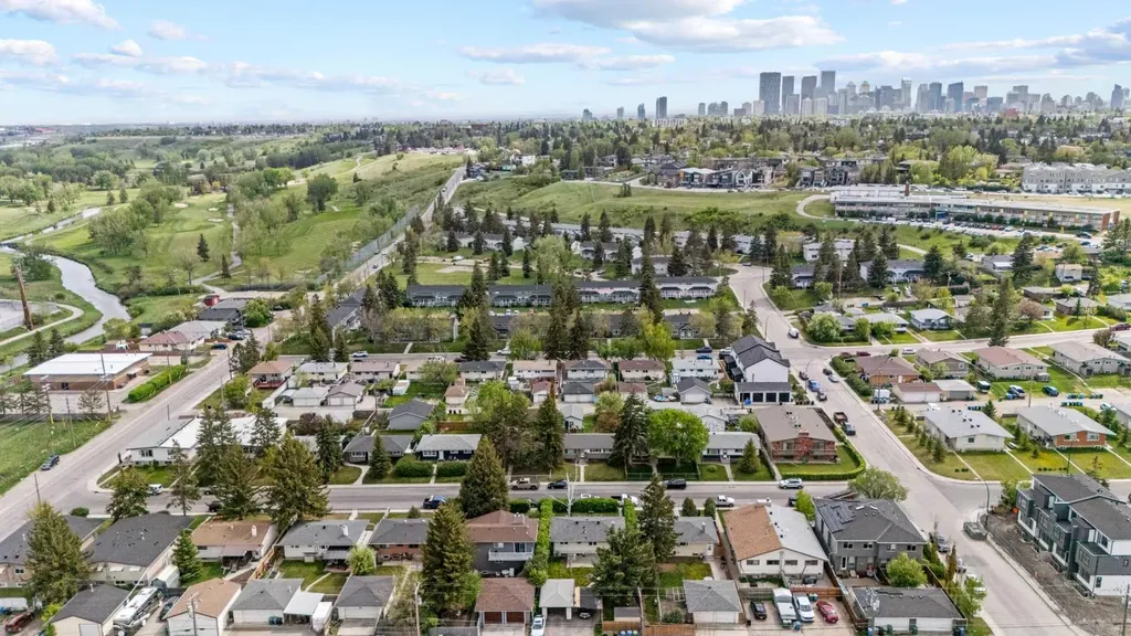 616 34 Avenue NE Calgary AB T2E 2K2