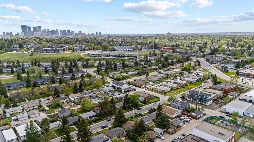 616 34 Avenue NE Calgary AB T2E 2K2
