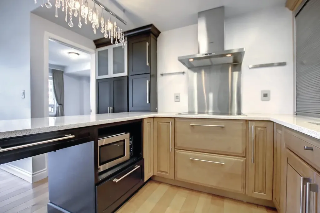 683 10 Street SW Calgary AB T2P 5G3