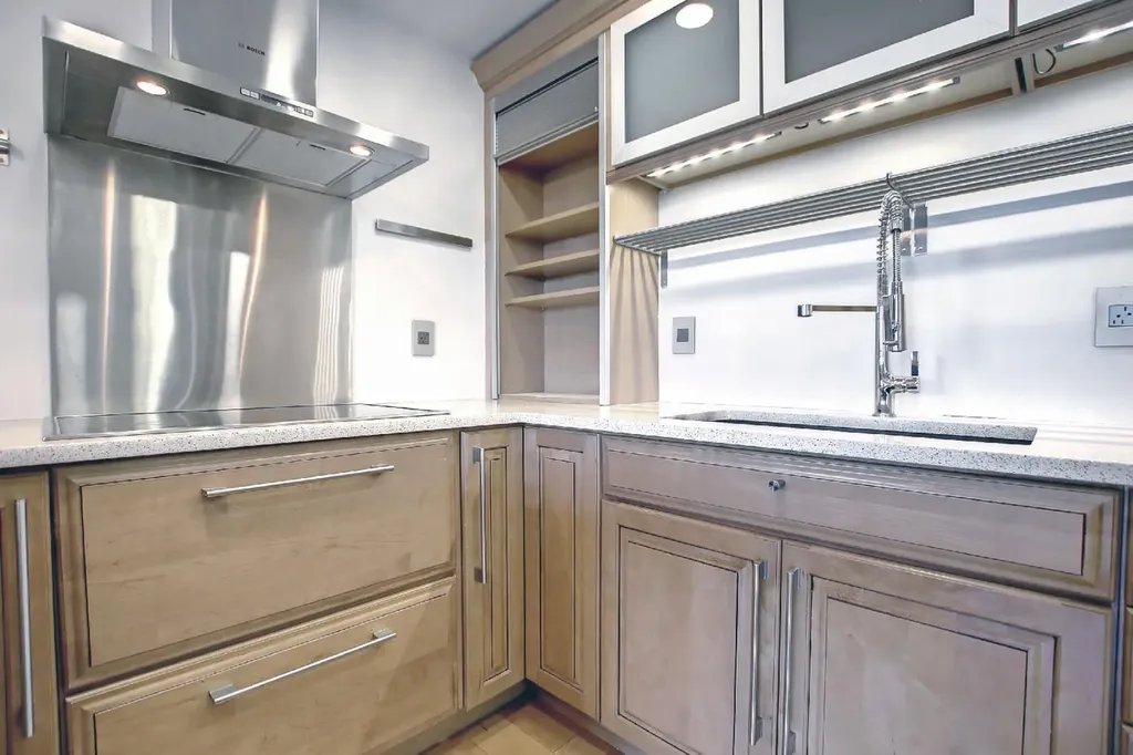 683 10 Street SW Calgary AB T2P 5G3