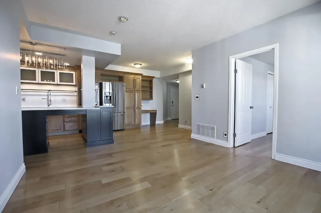 683 10 Street SW Calgary AB T2P 5G3