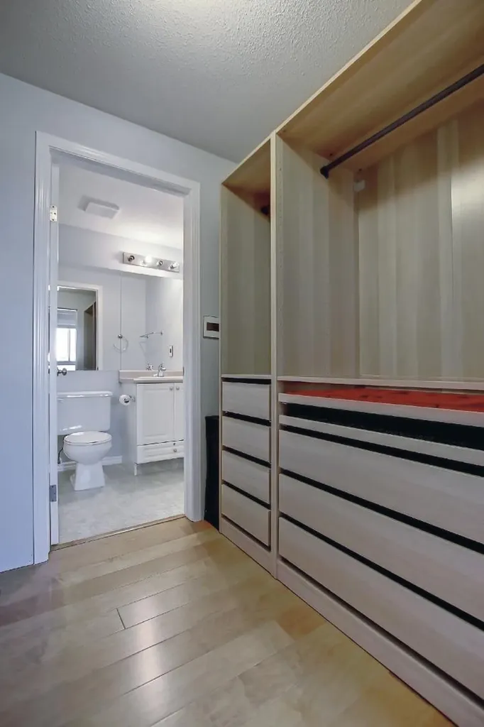 683 10 Street SW Calgary AB T2P 5G3