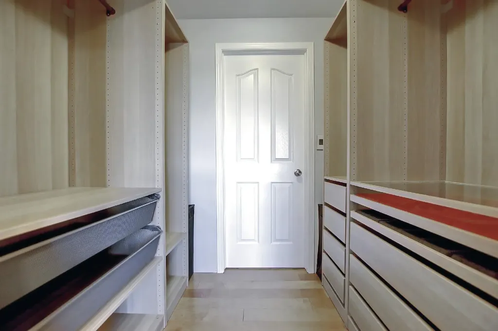 683 10 Street SW Calgary AB T2P 5G3