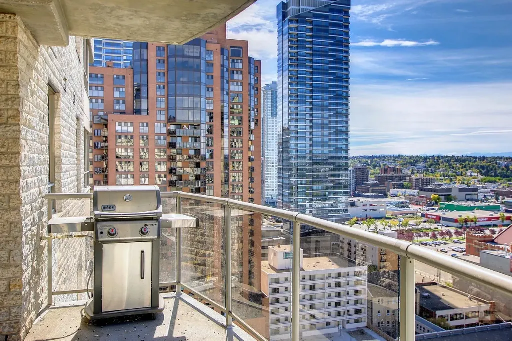 683 10 Street SW Calgary AB T2P 5G3