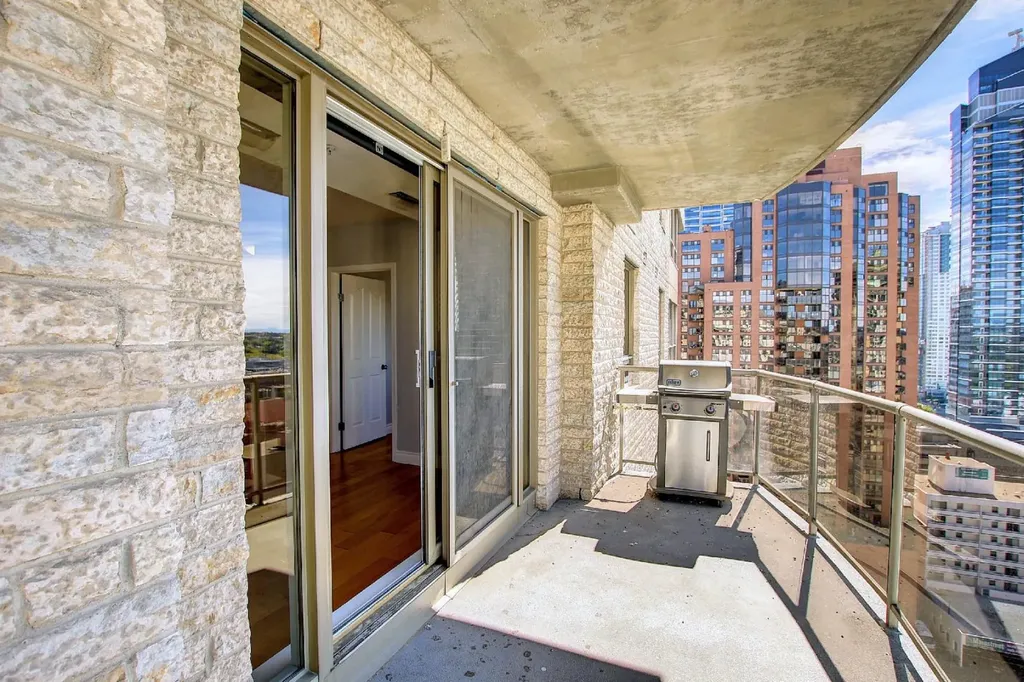 683 10 Street SW Calgary AB T2P 5G3