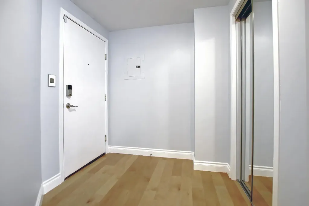 683 10 Street SW Calgary AB T2P 5G3