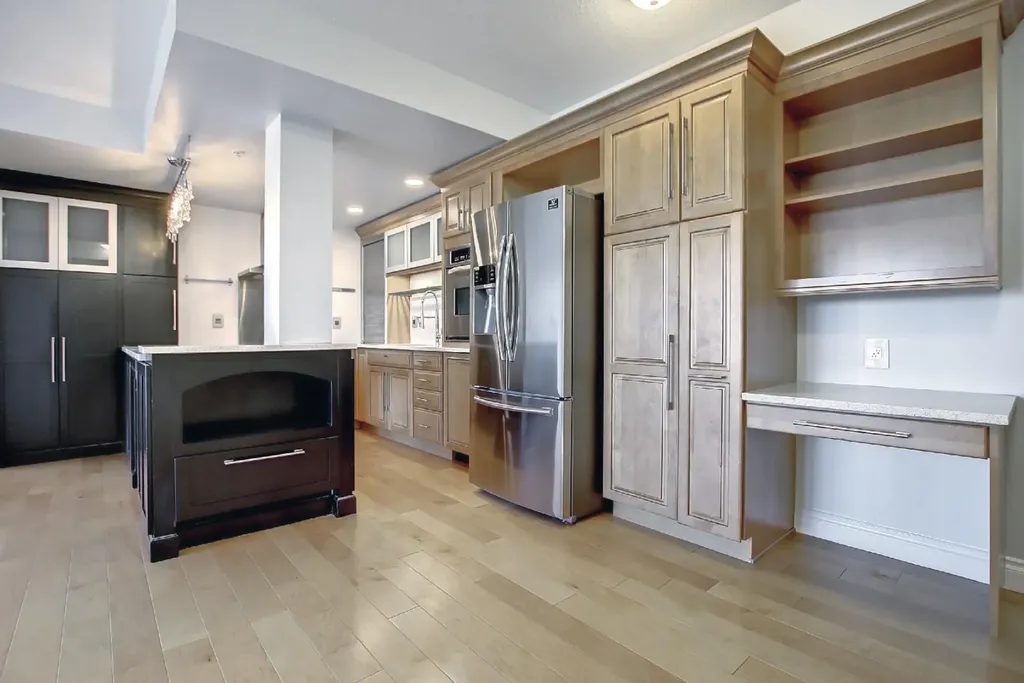 683 10 Street SW Calgary AB T2P 5G3