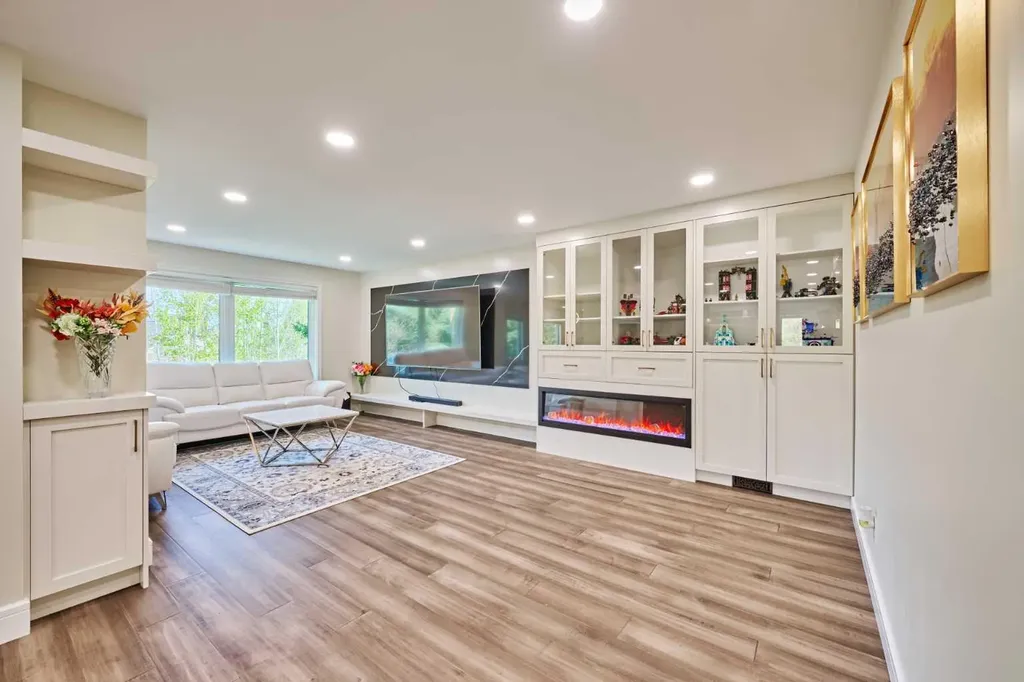 252 Edgebank Circle NW Calgary AB T3A 4W1
