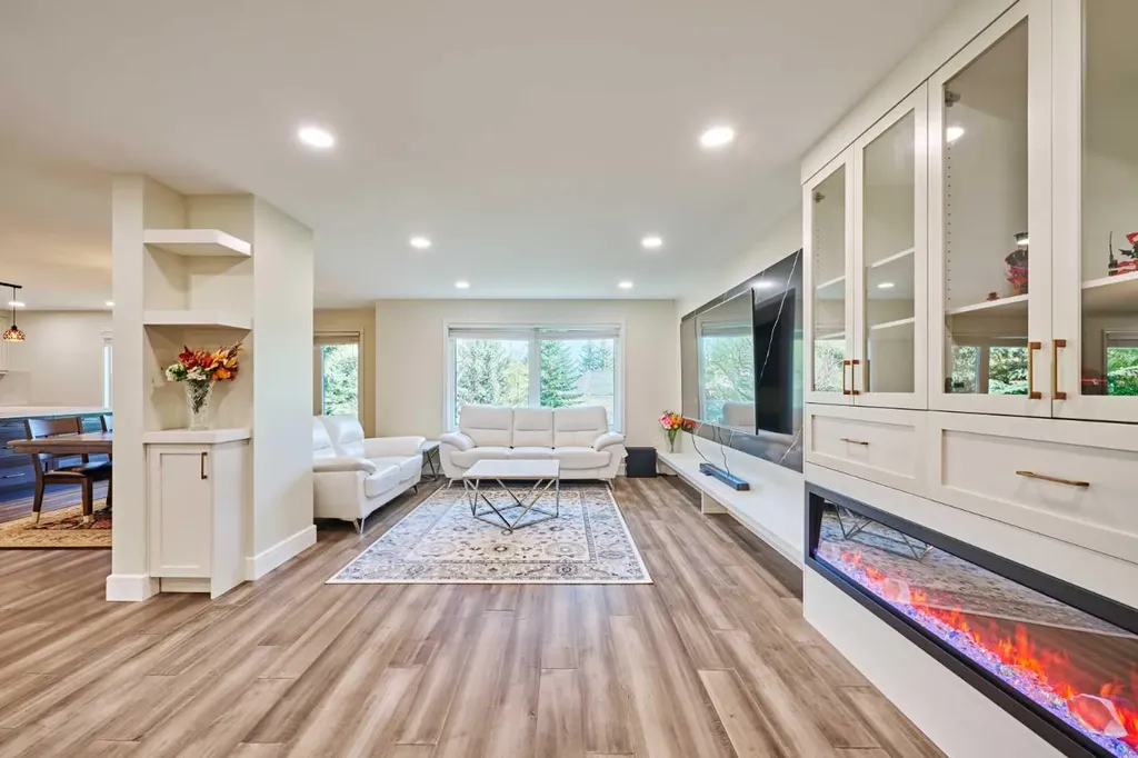252 Edgebank Circle NW Calgary AB T3A 4W1