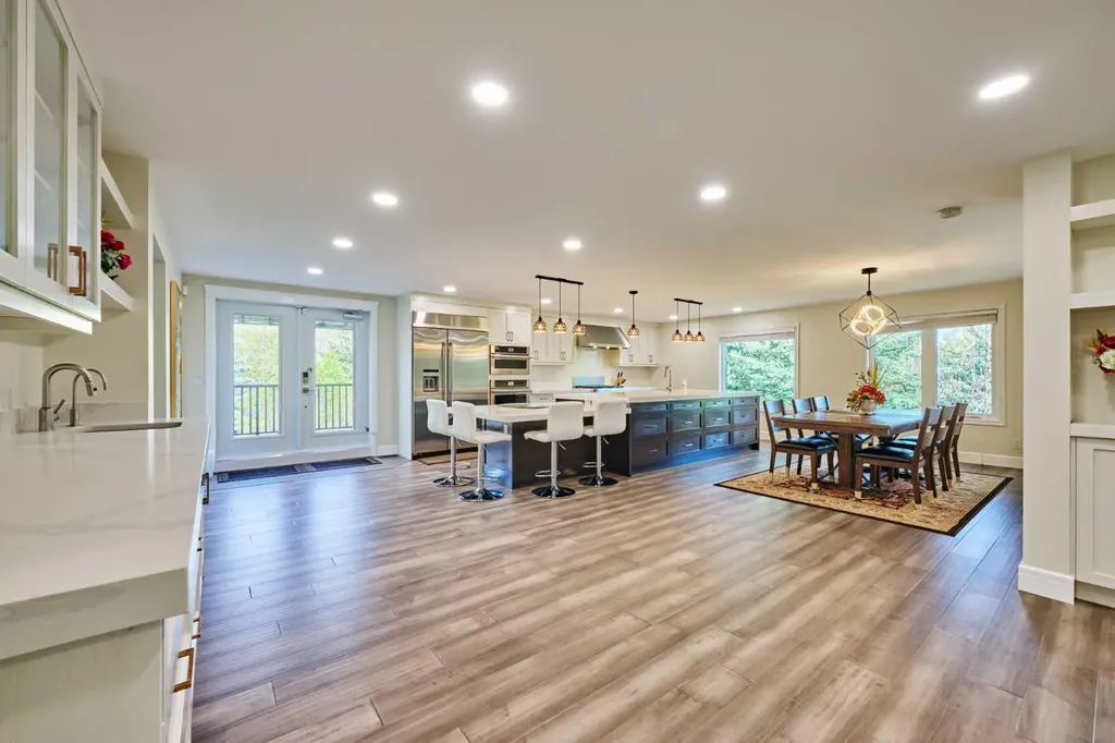 252 Edgebank Circle NW Calgary AB T3A 4W1