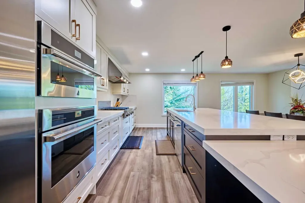252 Edgebank Circle NW Calgary AB T3A 4W1