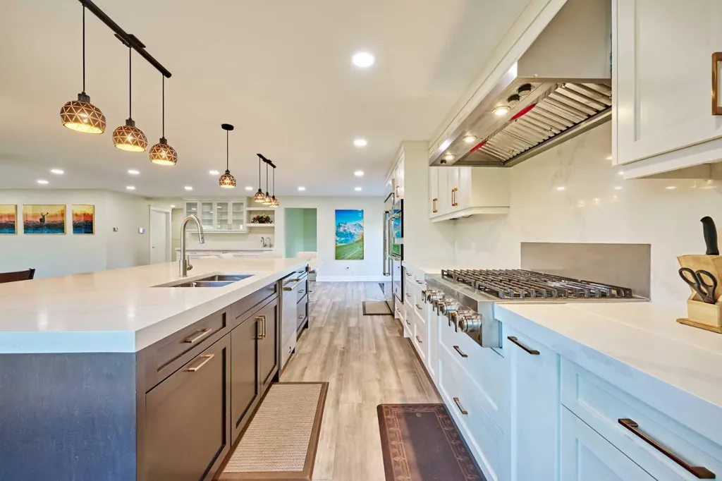 252 Edgebank Circle NW Calgary AB T3A 4W1