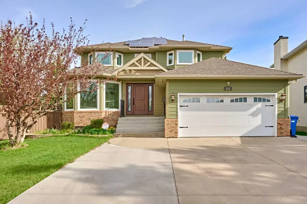 252 Edgebank Circle NW Calgary AB T3A 4W1