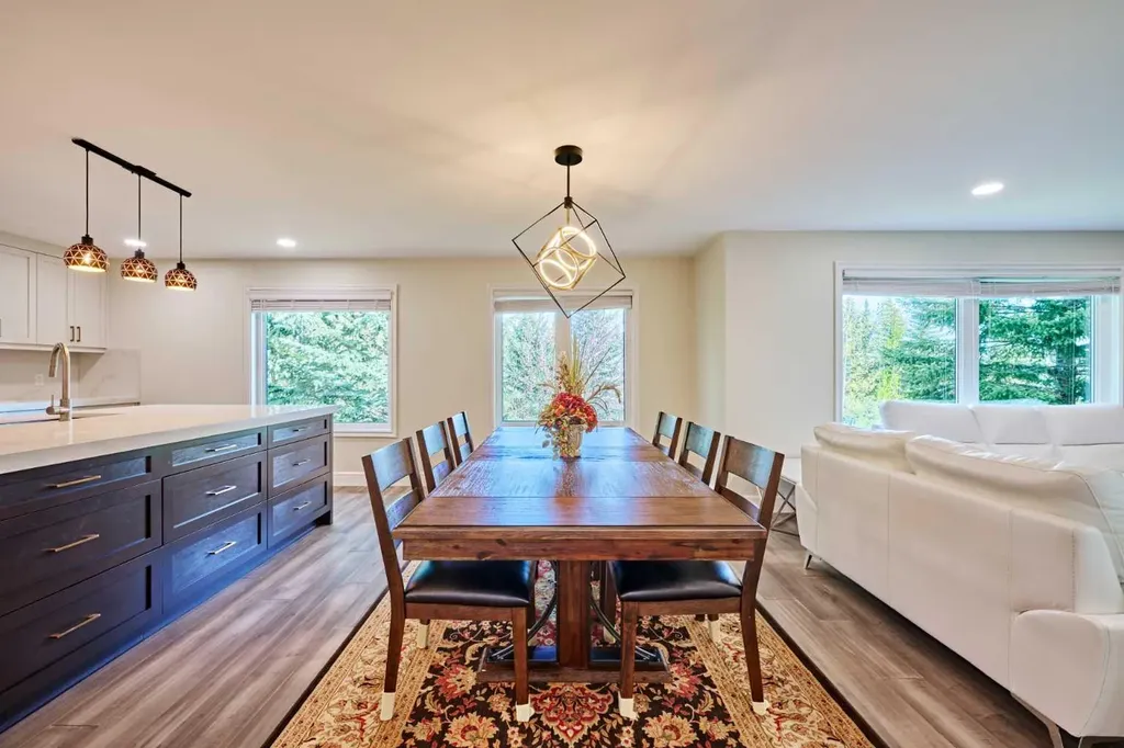 252 Edgebank Circle NW Calgary AB T3A 4W1