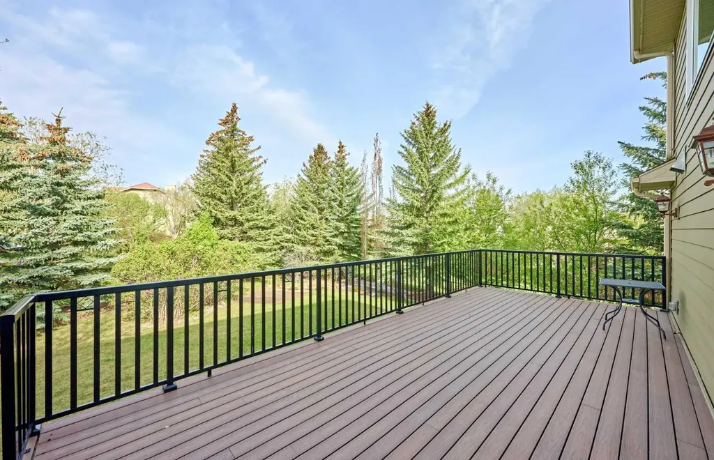252 Edgebank Circle NW Calgary AB T3A 4W1