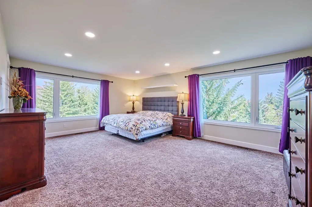 252 Edgebank Circle NW Calgary AB T3A 4W1
