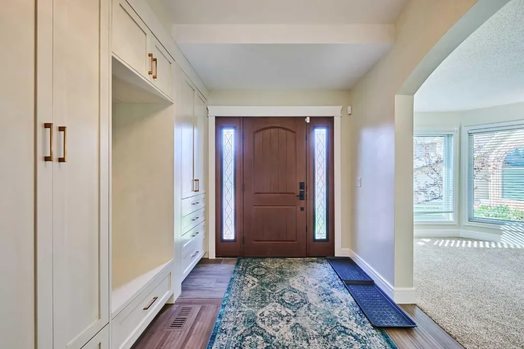 252 Edgebank Circle NW Calgary AB T3A 4W1