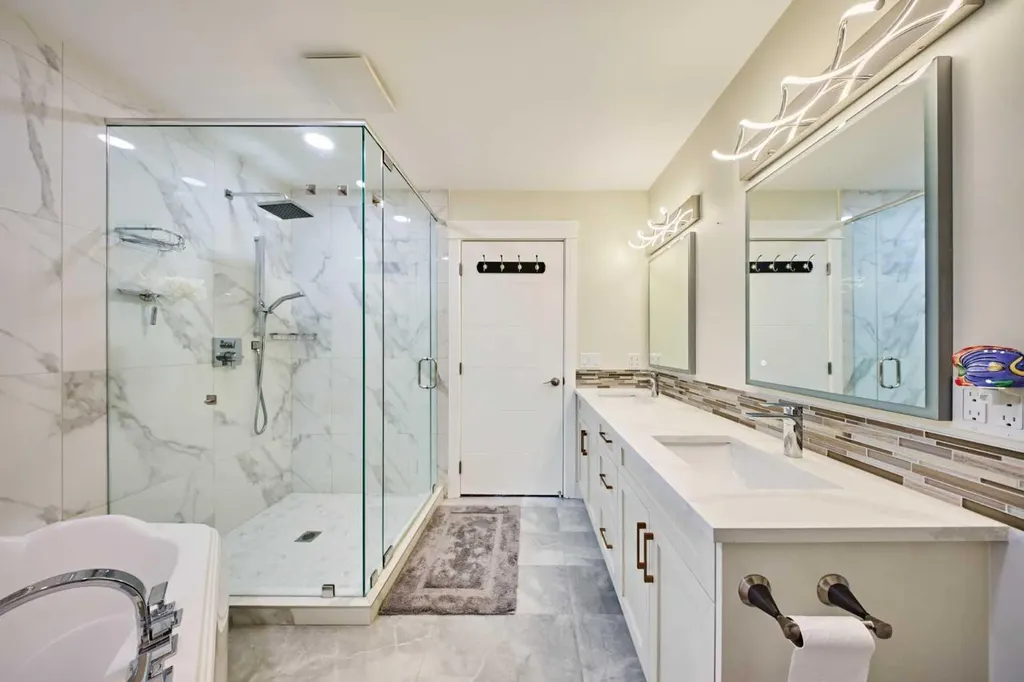 252 Edgebank Circle NW Calgary AB T3A 4W1