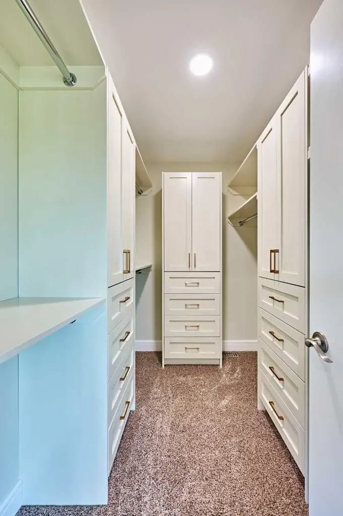 252 Edgebank Circle NW Calgary AB T3A 4W1