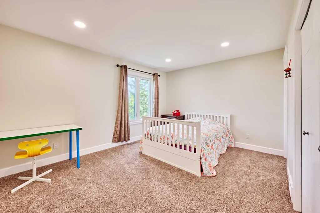 252 Edgebank Circle NW Calgary AB T3A 4W1