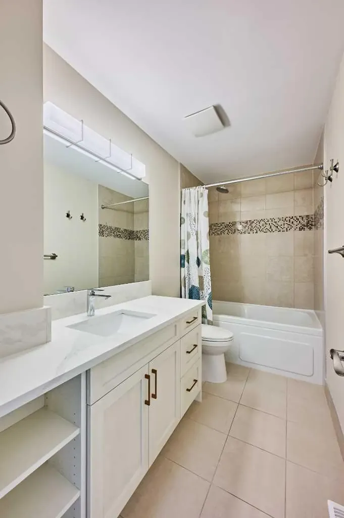 252 Edgebank Circle NW Calgary AB T3A 4W1