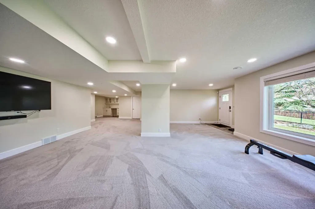 252 Edgebank Circle NW Calgary AB T3A 4W1
