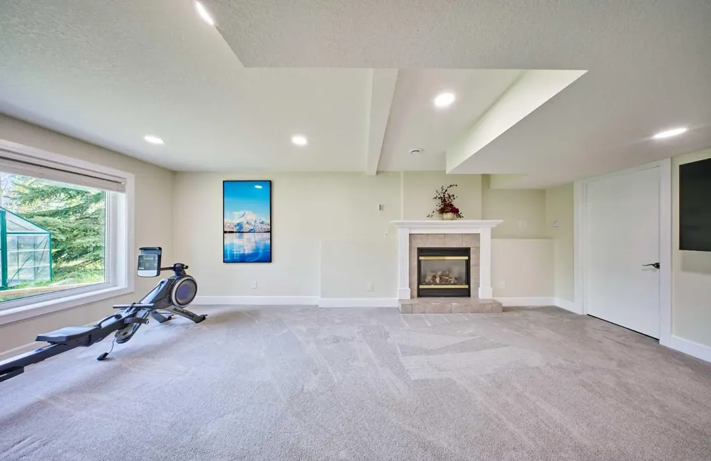 252 Edgebank Circle NW Calgary AB T3A 4W1