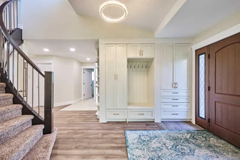 252 Edgebank Circle NW Calgary AB T3A 4W1