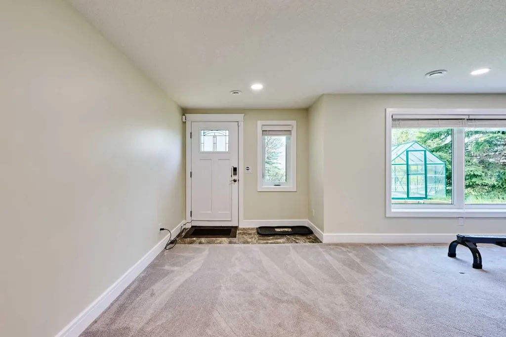 252 Edgebank Circle NW Calgary AB T3A 4W1