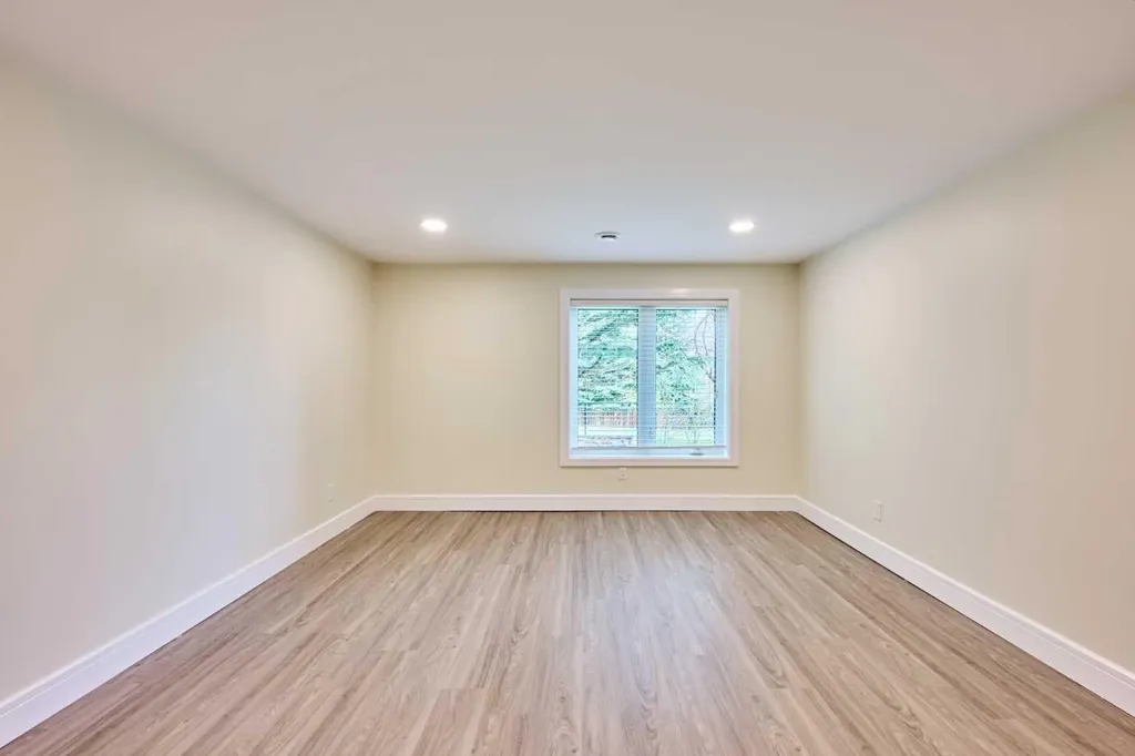 252 Edgebank Circle NW Calgary AB T3A 4W1
