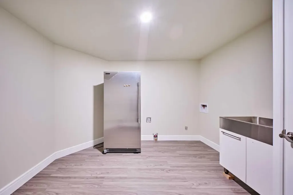 252 Edgebank Circle NW Calgary AB T3A 4W1
