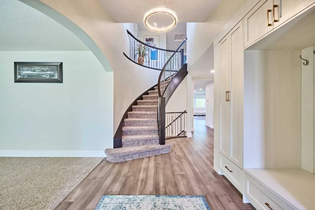 252 Edgebank Circle NW Calgary AB T3A 4W1