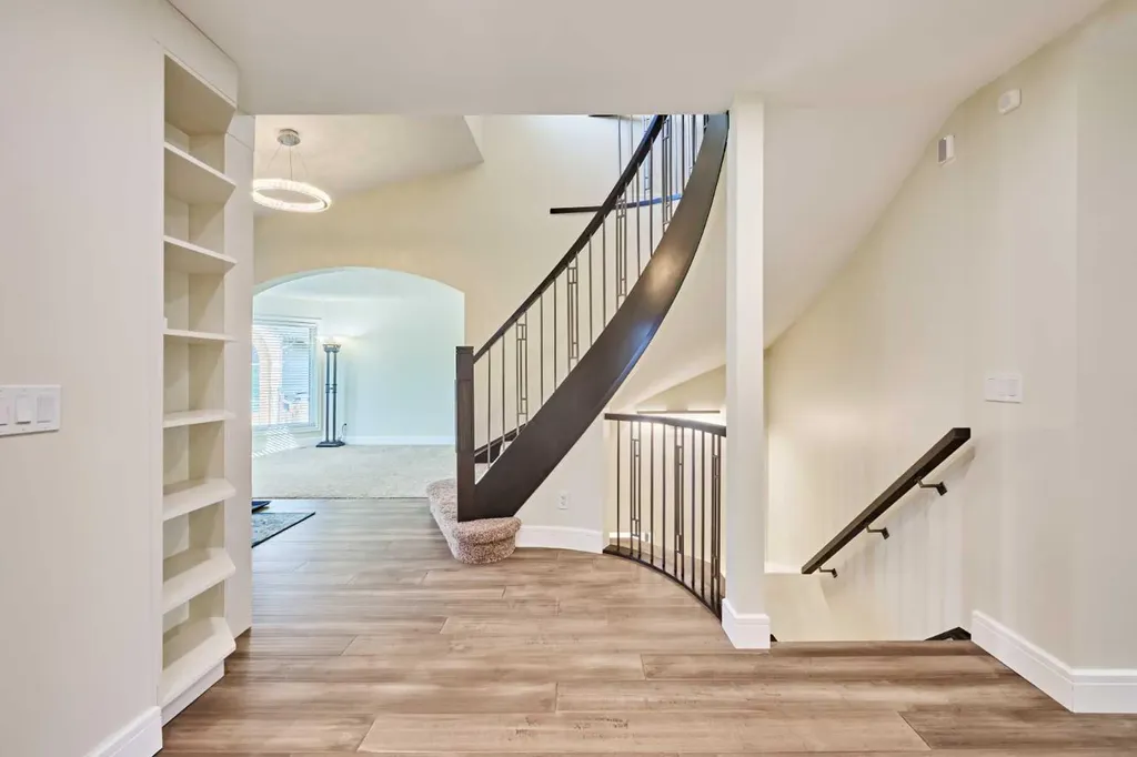 252 Edgebank Circle NW Calgary AB T3A 4W1
