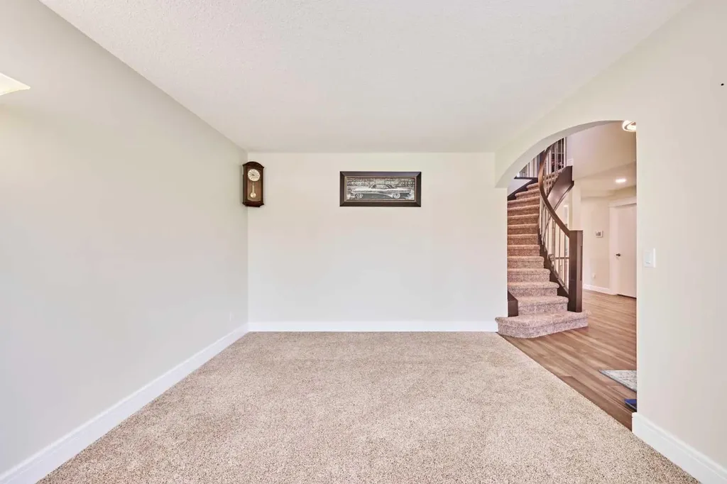 252 Edgebank Circle NW Calgary AB T3A 4W1