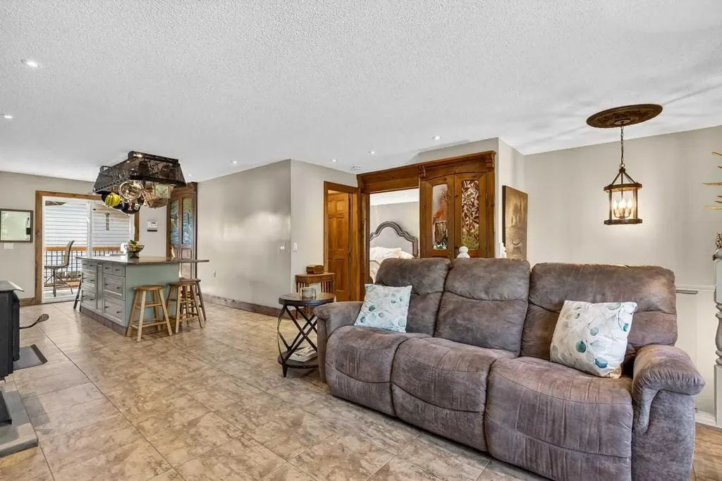 216 Castleridge Drive NE Calgary AB T3J 1X3