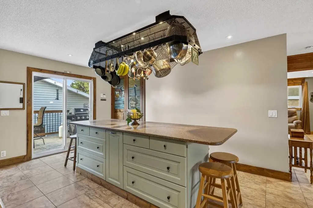 216 Castleridge Drive NE Calgary AB T3J 1X3