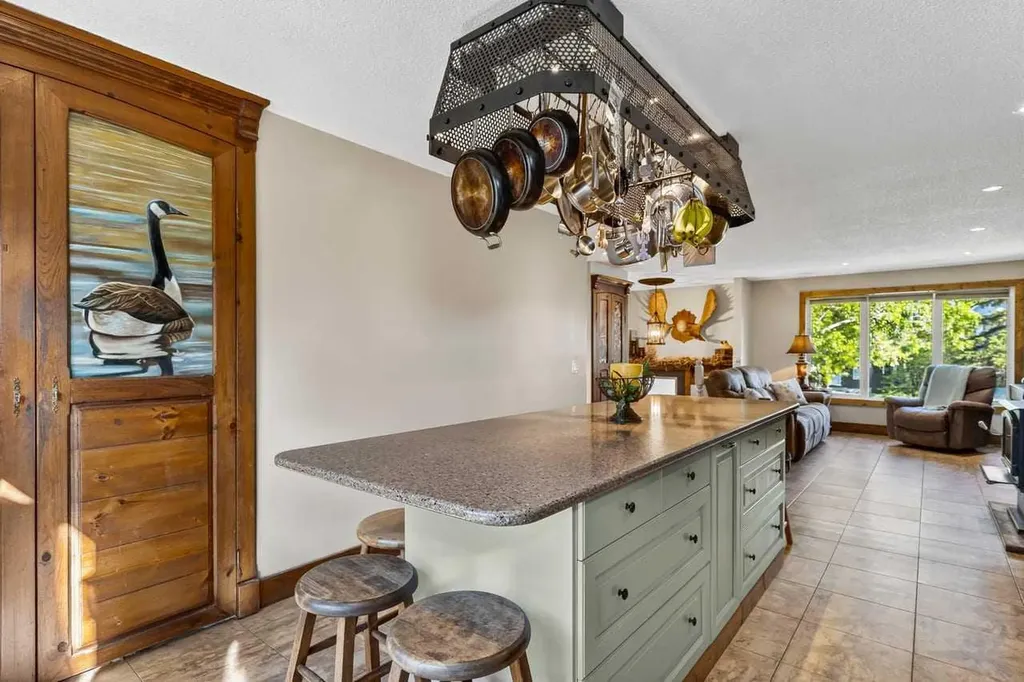 216 Castleridge Drive NE Calgary AB T3J 1X3