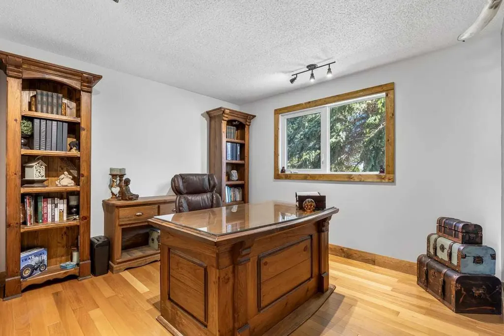 216 Castleridge Drive NE Calgary AB T3J 1X3