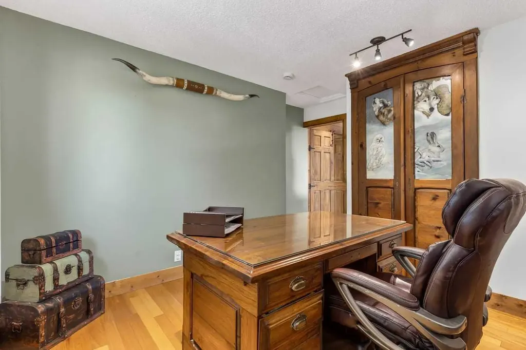216 Castleridge Drive NE Calgary AB T3J 1X3