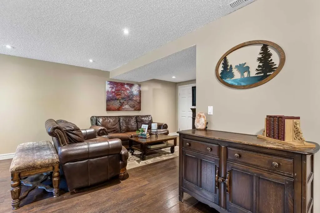 216 Castleridge Drive NE Calgary AB T3J 1X3