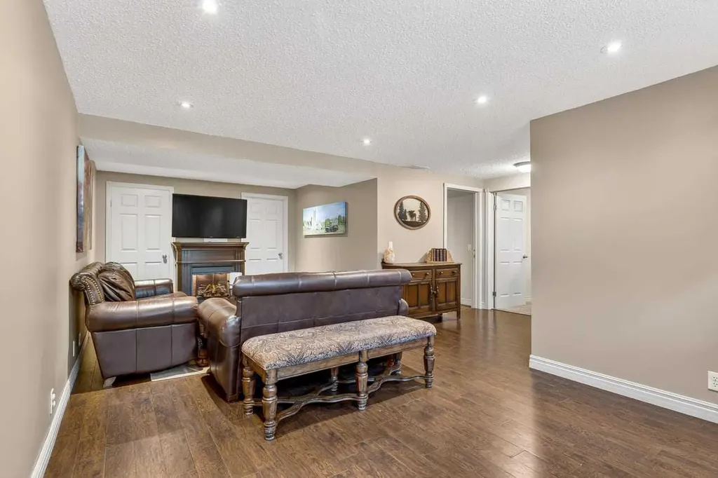 216 Castleridge Drive NE Calgary AB T3J 1X3
