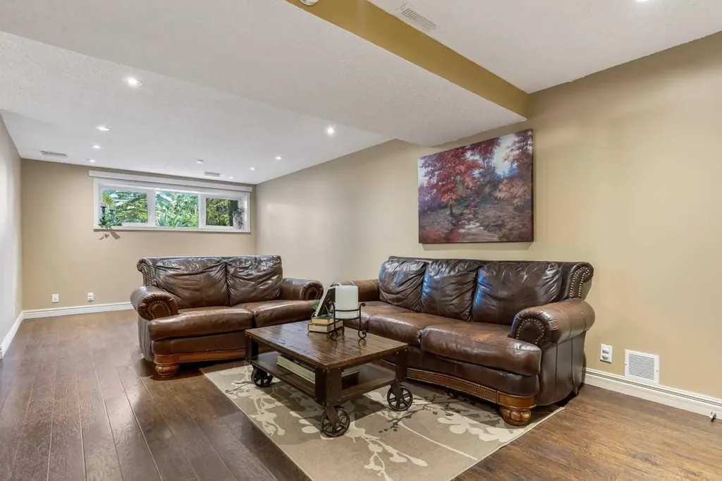 216 Castleridge Drive NE Calgary AB T3J 1X3