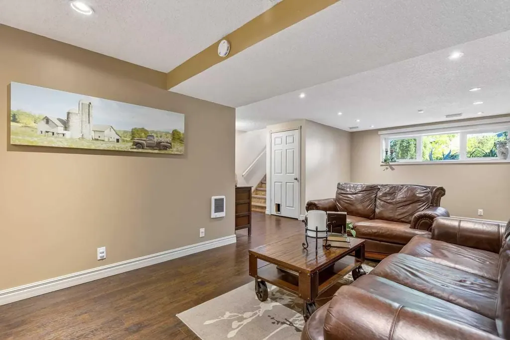 216 Castleridge Drive NE Calgary AB T3J 1X3