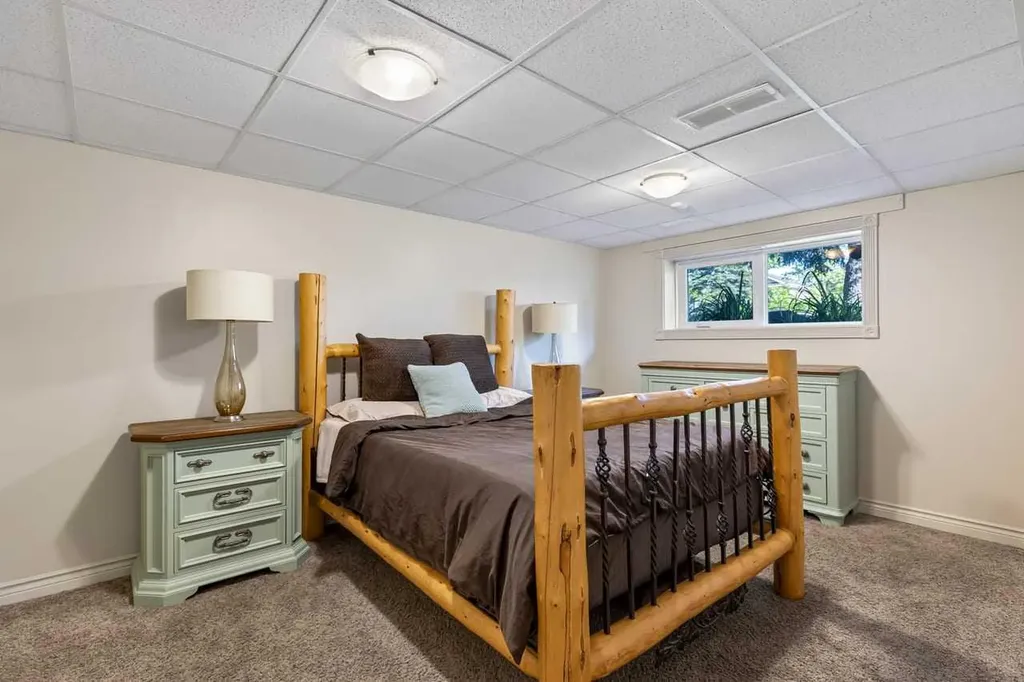 216 Castleridge Drive NE Calgary AB T3J 1X3