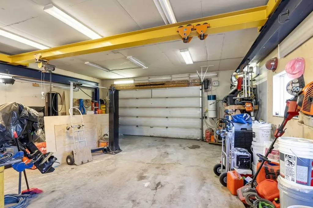 216 Castleridge Drive NE Calgary AB T3J 1X3